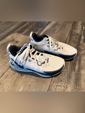 Nike Men's Low-Top Sneakers in Off-White and Black size 7.5